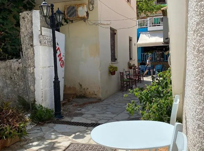 In Pedestrian Zone * Áyios Nikítas