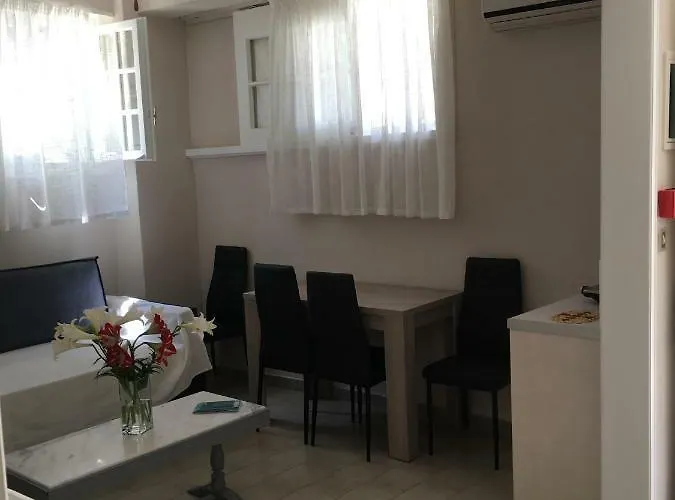 In Pedestrian Zone Áyios Nikítas